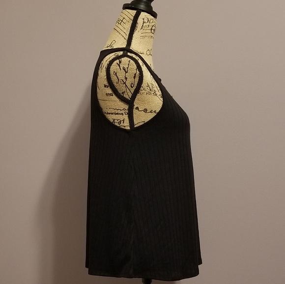 Sleeveless Top - Picture 3 of 4